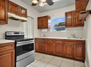 801 NE 168th St, North Miami Beach, FL 33162