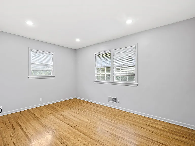 3612 S 105th St — Photo 23