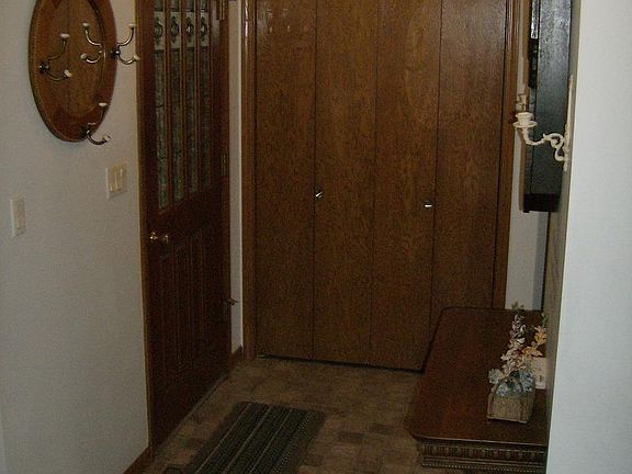 4th image of 1664 Plainview Ave