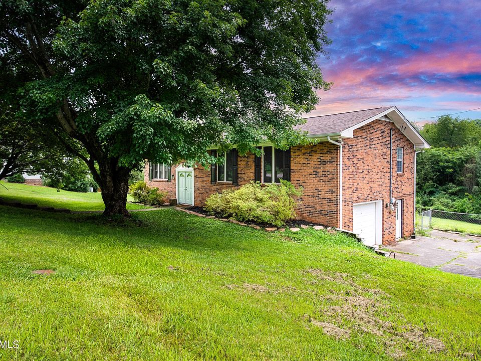 1st image of 128 Wildwood Hills Dr