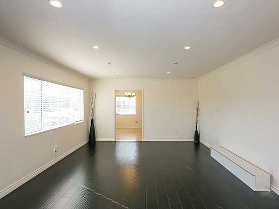 3rd image of 12321 Oakwood St