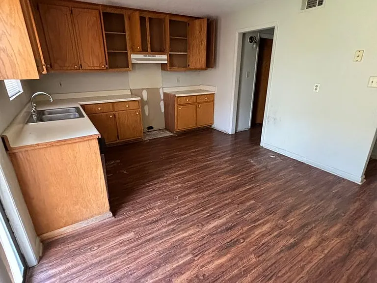 Feemster Lake Apartments — Photo 25
