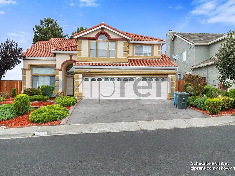 1001 Sandhurst Dr — Photo 1