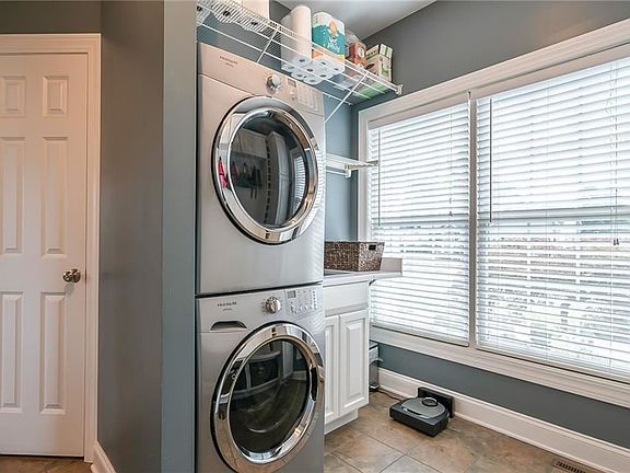 5th image of 4211 Blue Beech Ln