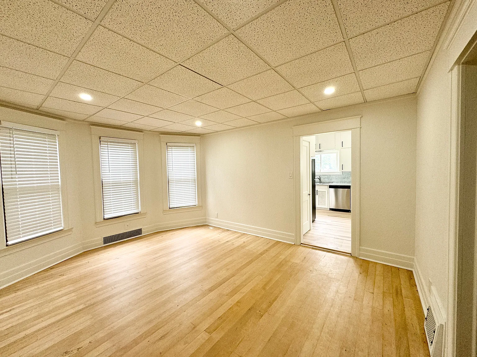 2 bed, 965 sqft, $1,550 — Photo 1