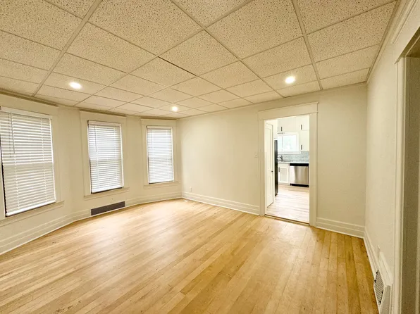 514 W Shiawassee Ave #1, Fenton, MI 48430