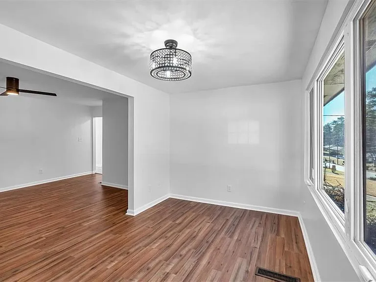 2142 Cloverdale Dr SE — Photo 31