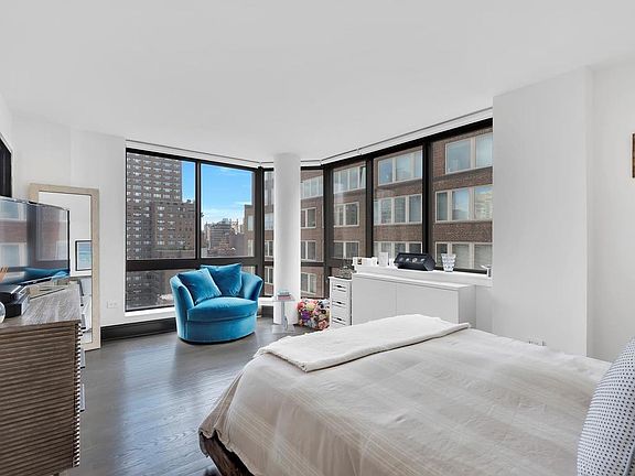 5th image of 300 E 64th St APT 15C
