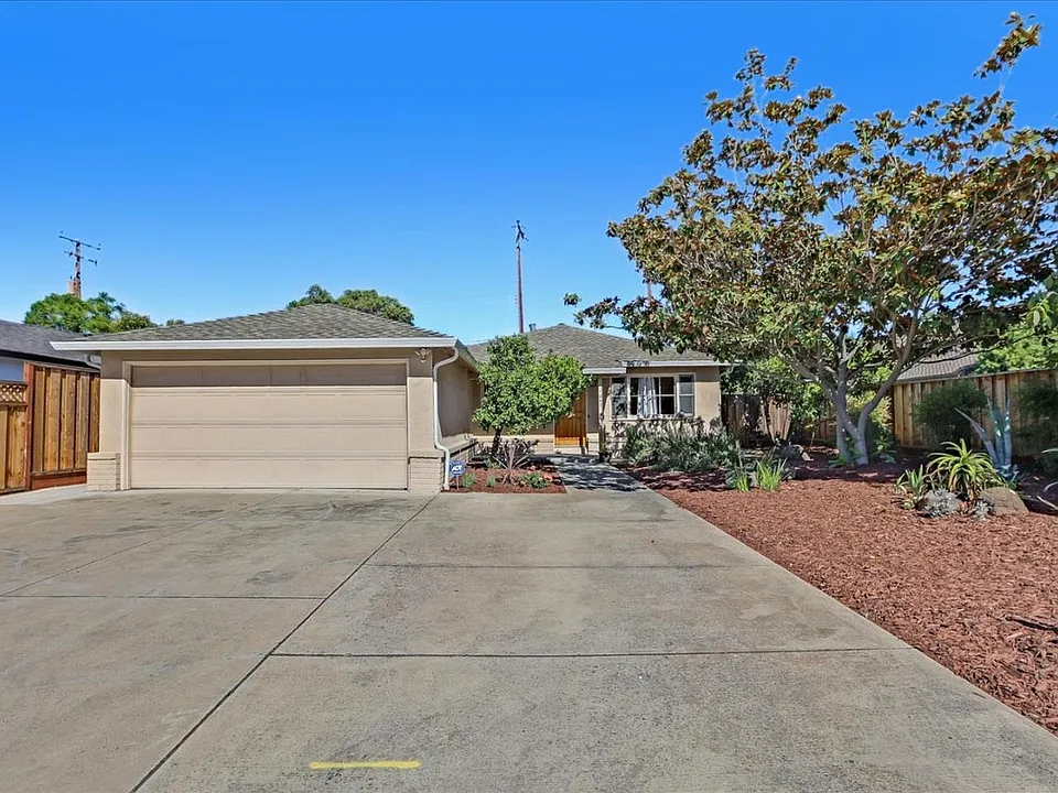 1047 Las Palmas Dr