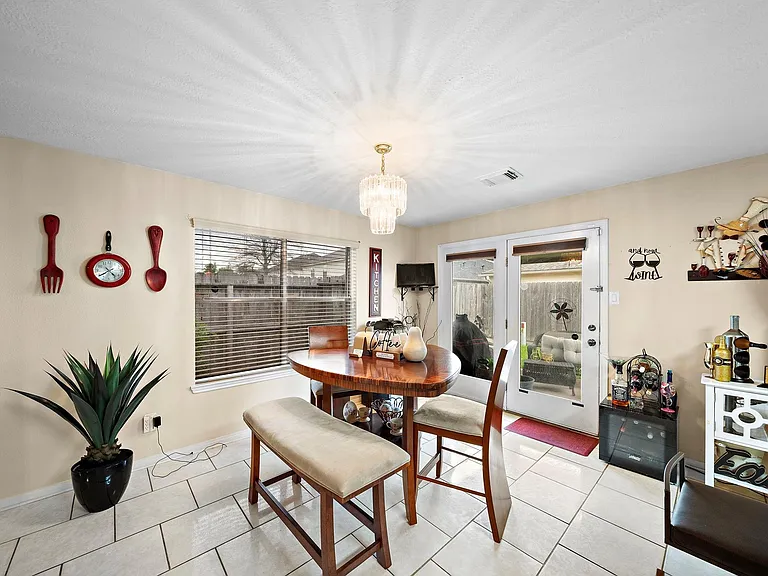 1110 Ambrosden Ln — Photo 8