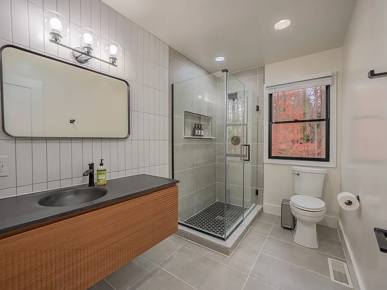 1704 Inglewood Dr — Photo 4