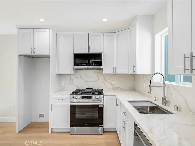 6724 Katherine Ave — Photo 10