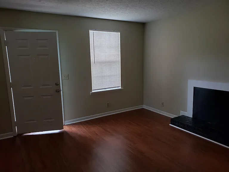 1101 Westchester Dr #D — Photo 10