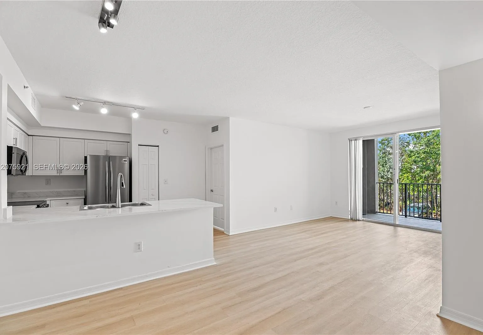 6851 SW 44th St — Photo 1