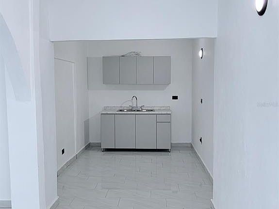4th image of 8 183rd