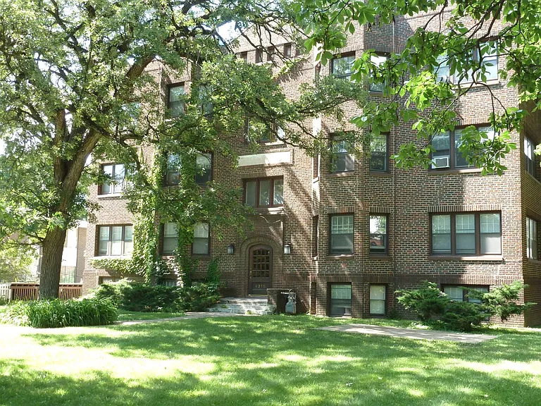 4215 Grand Ave — Photo 1