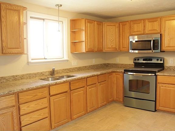5th image of 72 Aborn St