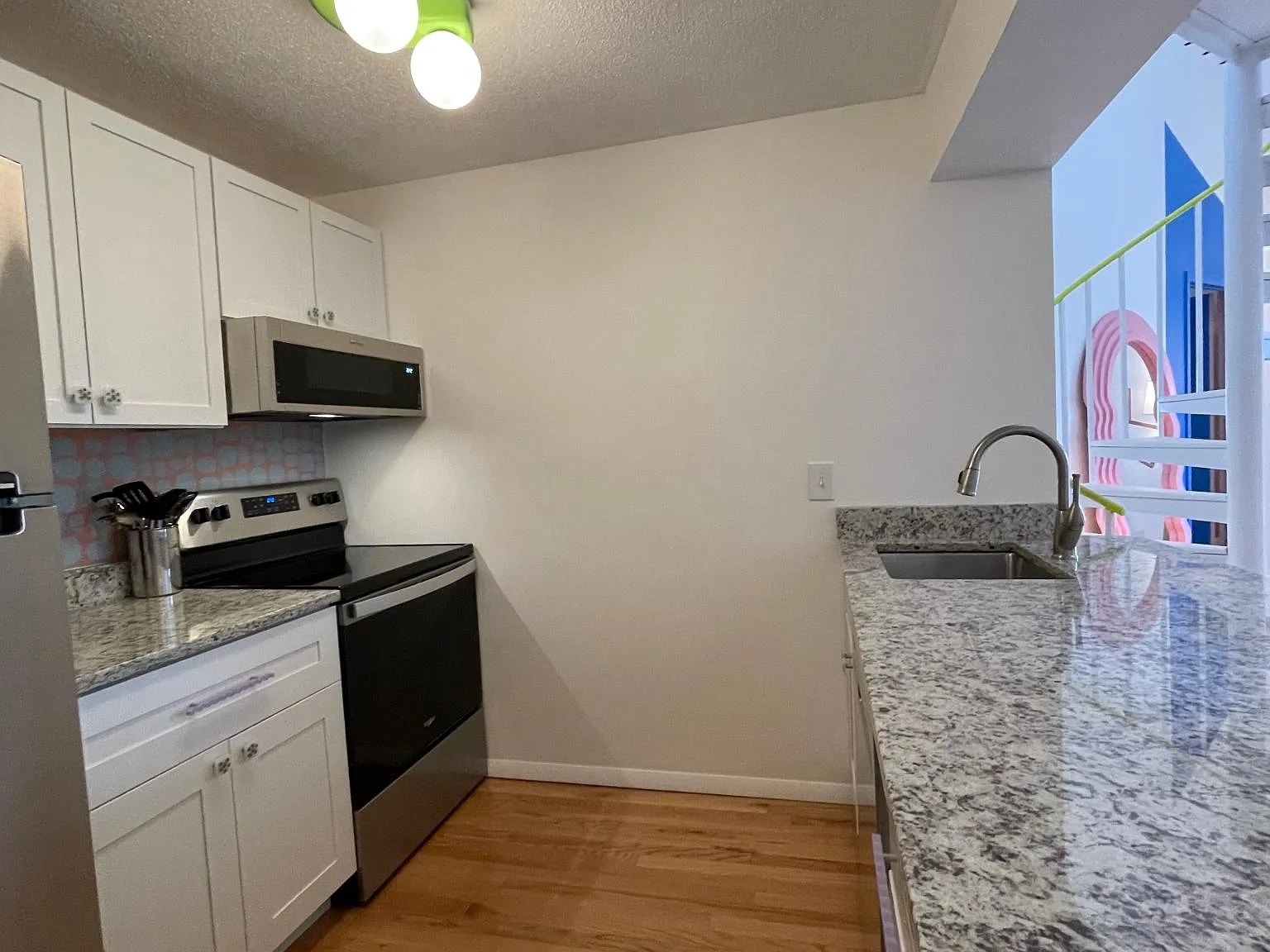 2 bed, 906 sqft, $3,200 — Photo 3