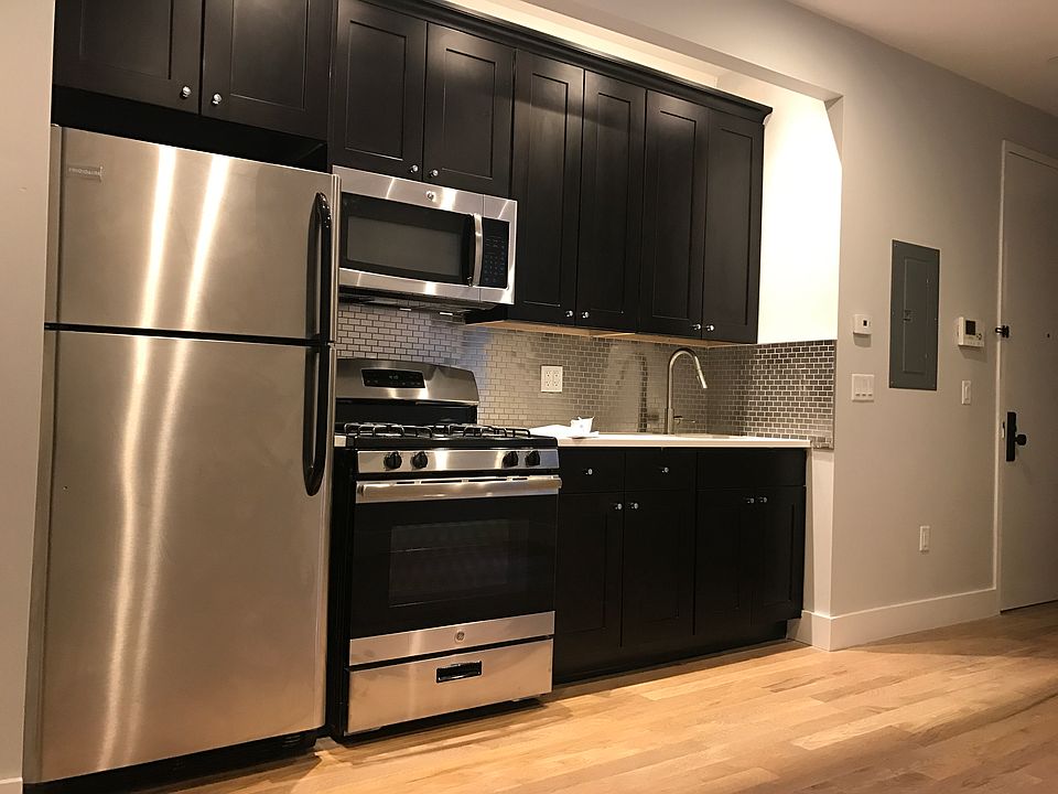 1st image of 613 Woodward Ave #2737484