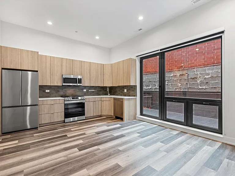 2317 N Clark — Photo 15