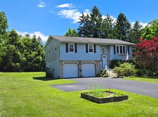 6581 Skyview Ln, Coopersburg, PA 18036