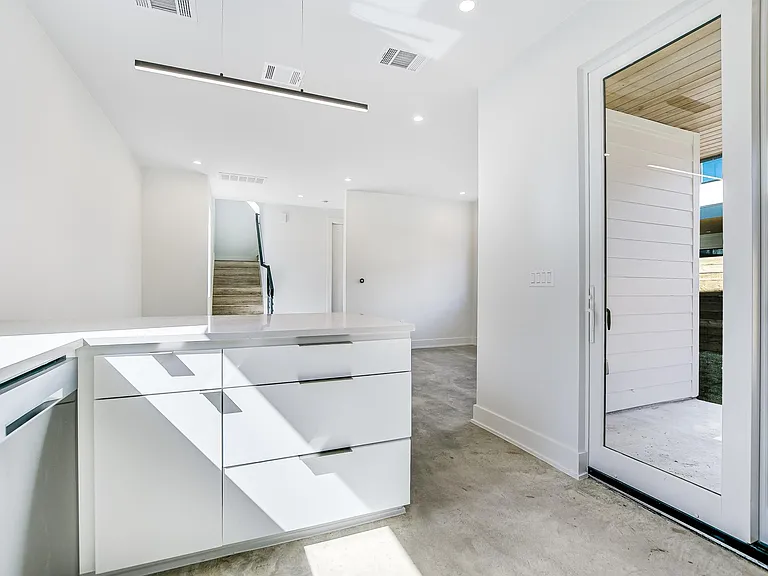 1701 W Saint Johns Ave — Photo 6