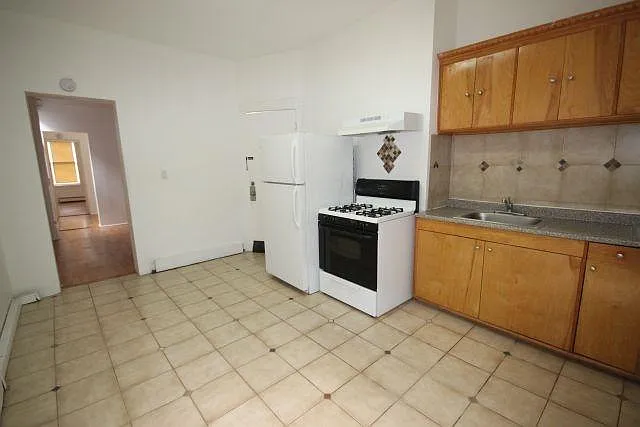 1 bed, 700 sqft, $1,800 — Photo 2