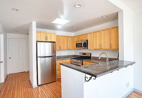 5th image of 493 Atlantic Ave APT 3