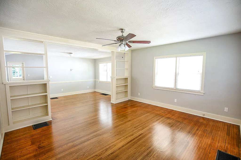 Gorgeous! 3br/2ba Home Near Msu With Huge Backyard & Garage — Photo 2