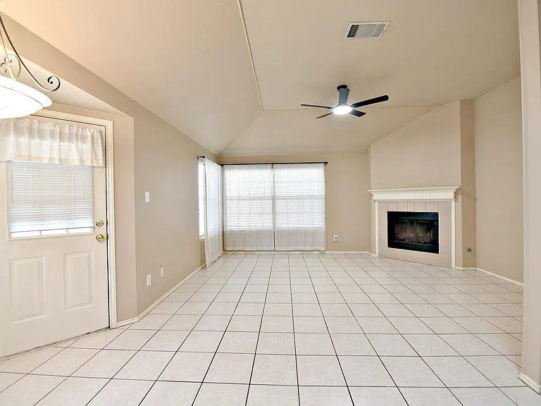 3924 Newland Dr — Photo 7