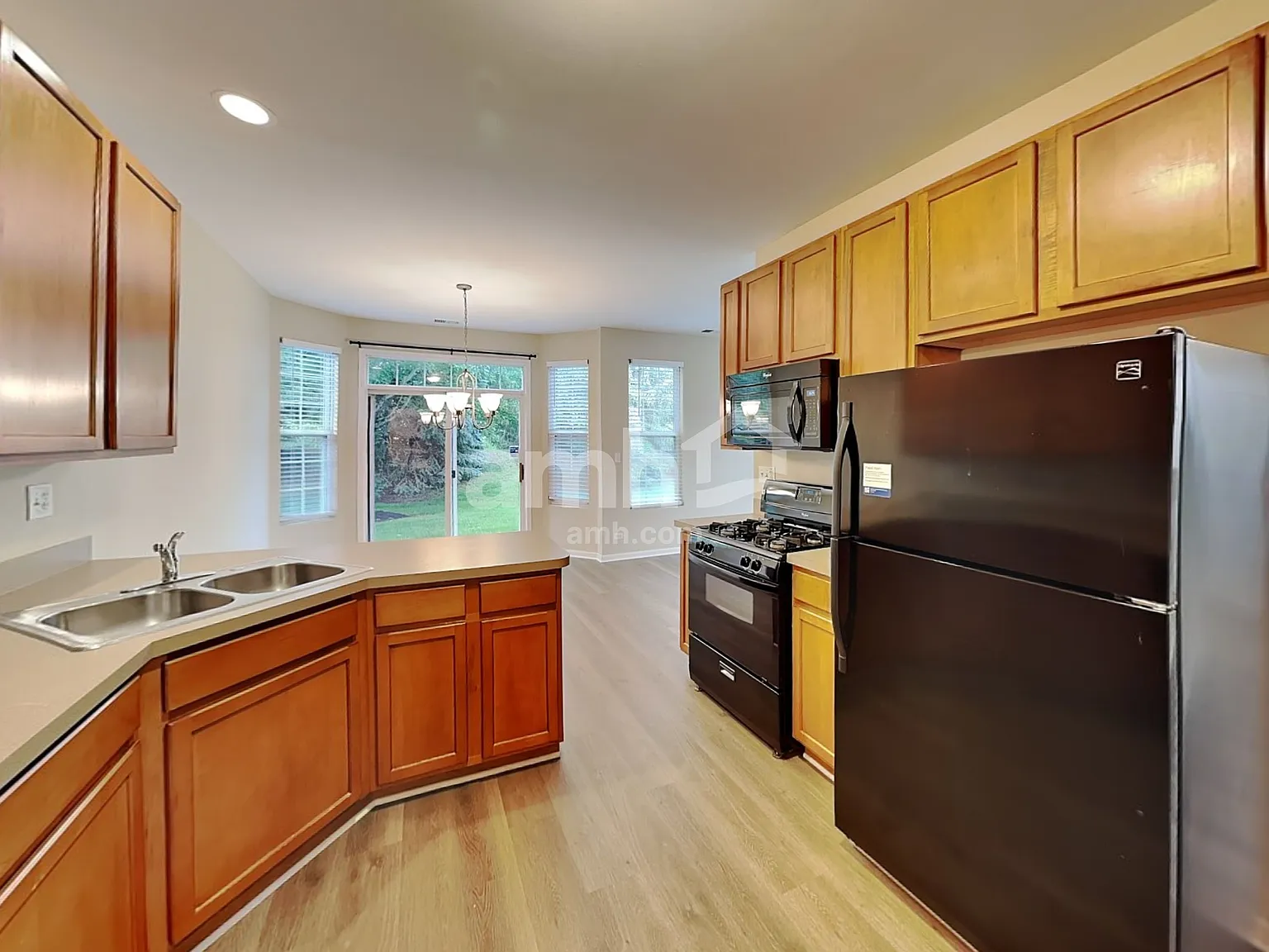 3 bed, 2.5 bath, 1602 sqft, $2,770 — Photo 4