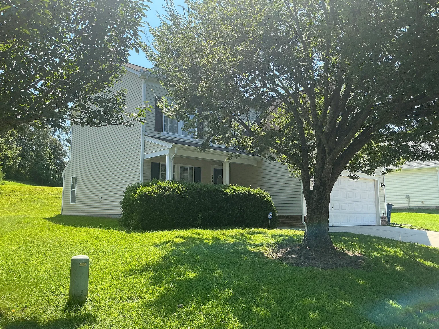 4 bed, 2.5 bath, 1940 sqft, $2,065 — Photo 3