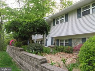 2 Lee Rd, Audubon, PA 19403