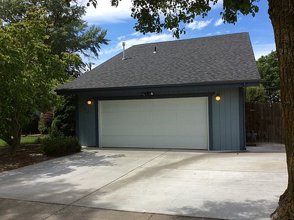 5th image of 2134 Leonard Dr