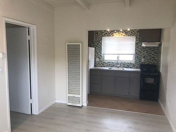3rd image of 715 Santa Barbara Pl #9