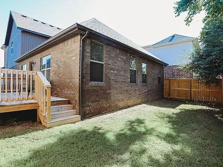 1804 SW Riverstone Rd — Photo 13
