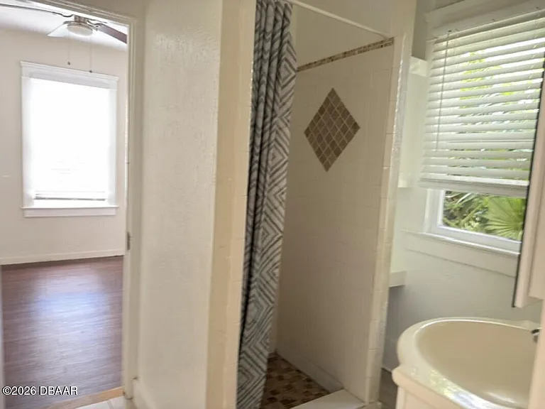 221 N Oleander Ave — Photo 6