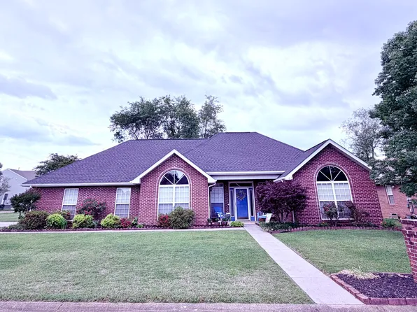1311 Flanders Ln, Maryville, TN 37803