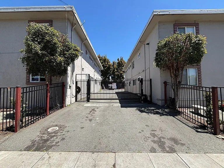 2227 Bonar St #D — Photo 20