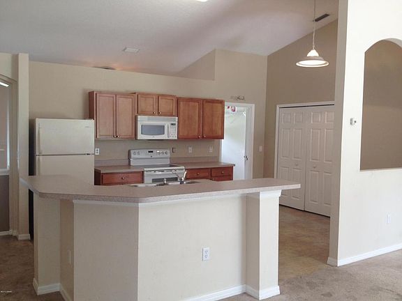 4th image of 32 Riverview Dr
