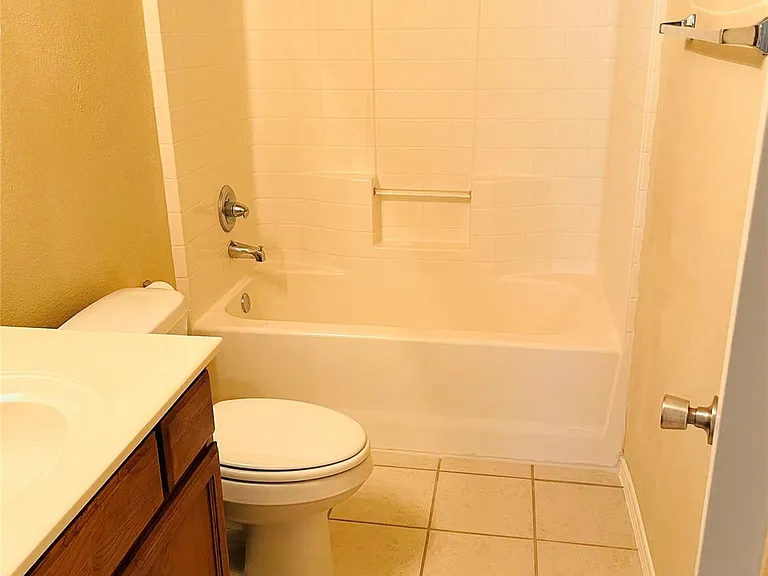 11553 Yoakum Dr — Photo 10