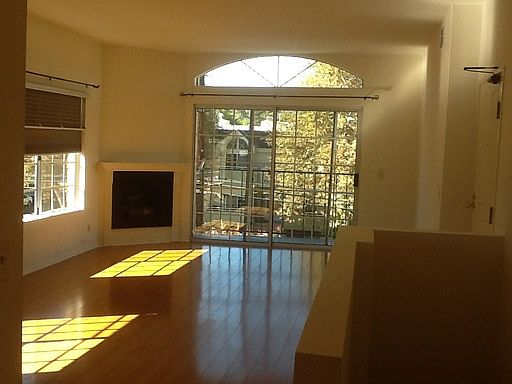 2nd image of 11482 Moorpark St APT 4