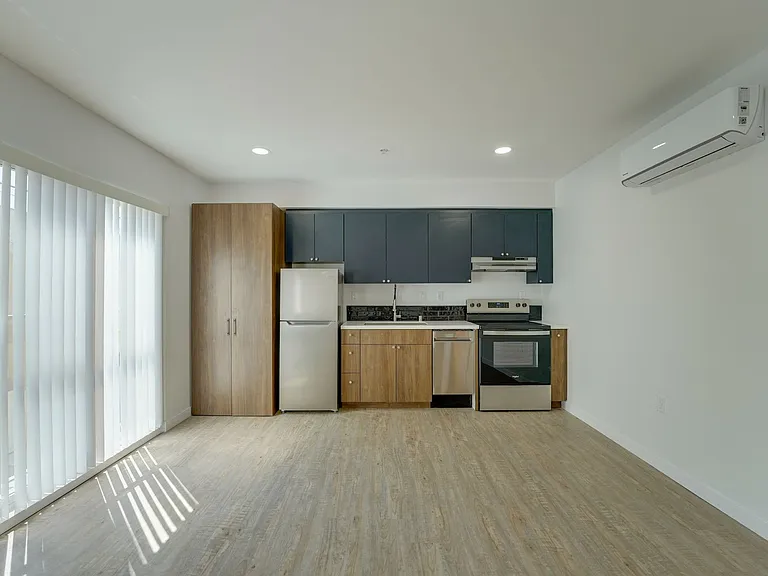 Duplet at Hillcrest | Modern Studio, 1 & 3 Bedroom Apartments — Photo 33