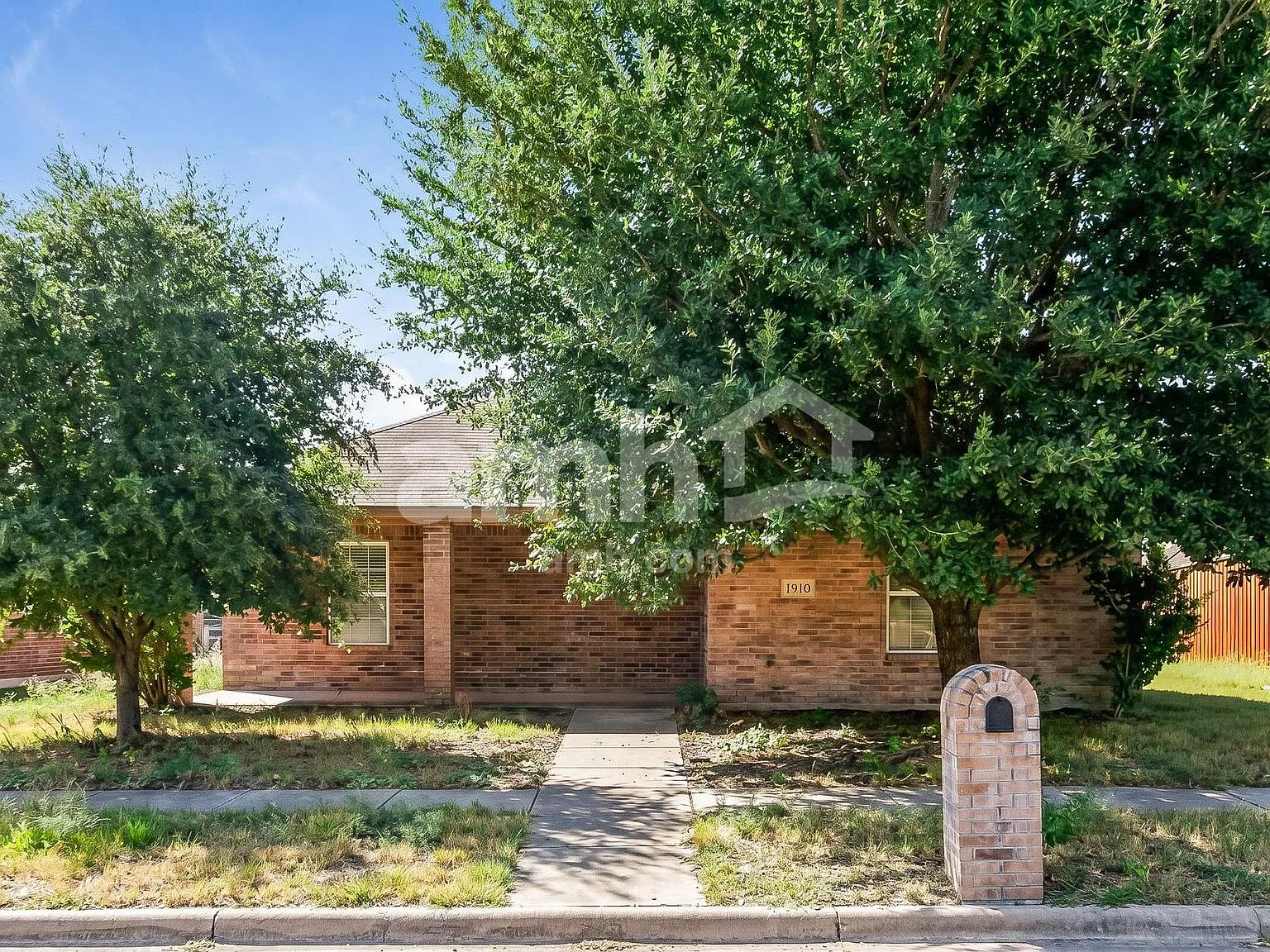 4 bed, 2.0 bath, 1567 sqft, $2,105 — Photo 1