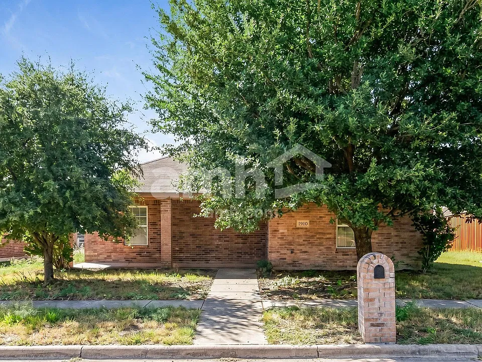 1910 Cross Oaks Dr