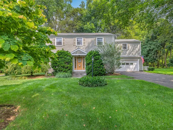 19 Springwood Drive, Trumbull, CT 06611