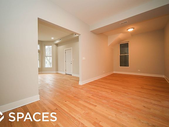 3rd image of 3358 N Kenmore Ave #1F