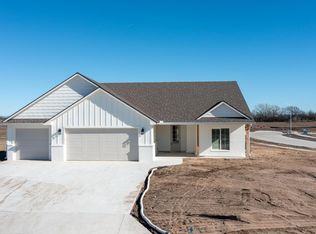 501 Maple Leaf Cir, Newton, KS 67114