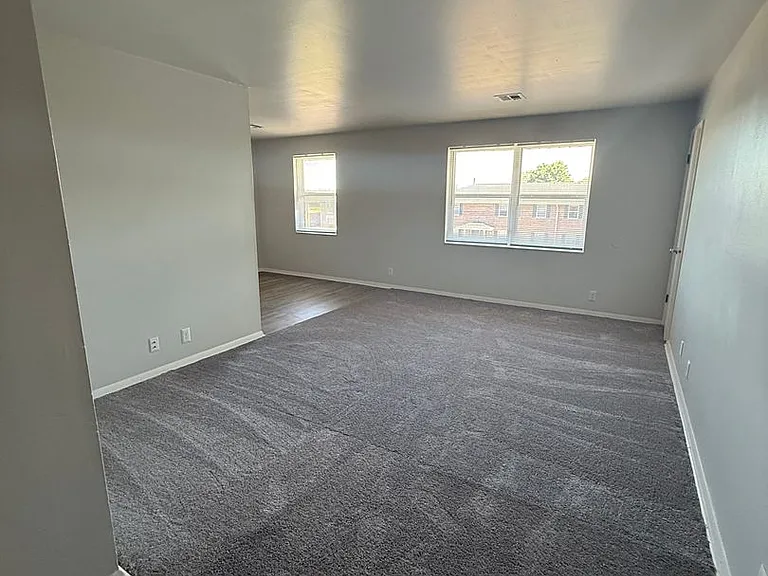 Fairmont Apartments — Photo 16