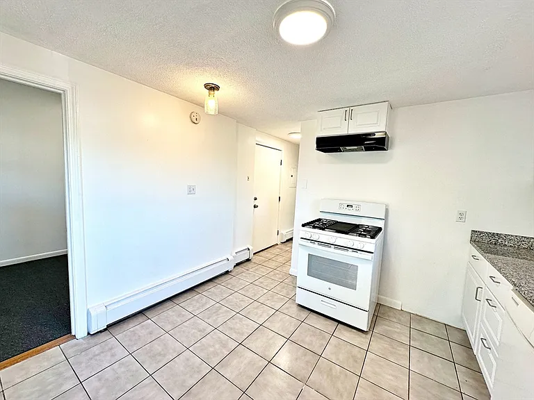 40 Jeffries St #3 — Photo 8